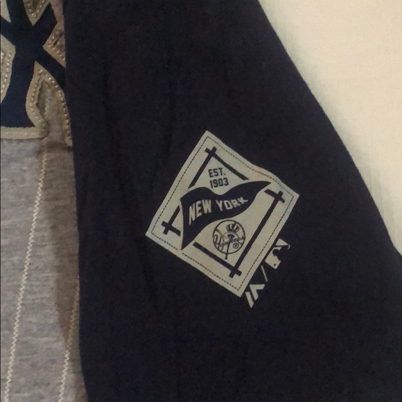 Yankees button up v neck - Picture 4 of 6